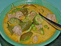 Green curry fishballs