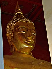 Bronze Buddha at Wat Mongkhol Bophit
