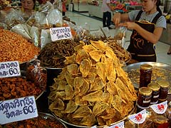 Fried fish pieces at Aw Taw Kaw market