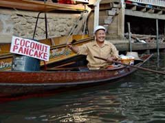 Coconut pancake vendor, Damnoen Saduak floating market