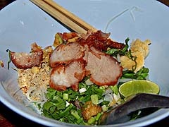 Delicious Sukhothai-style noodles