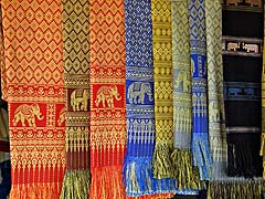 Gold thread weaving at Sathorn Museum