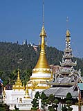 Chedi gleaming in the morning sun, Wat Chong Khum, Mae Hong Son