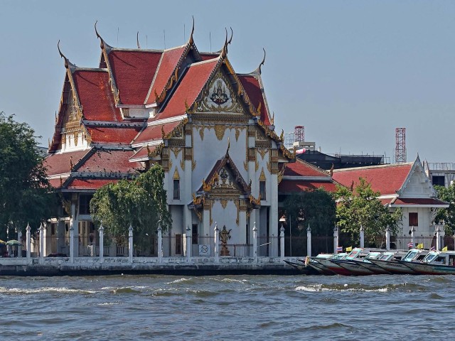 Temple along the Chao Phraya